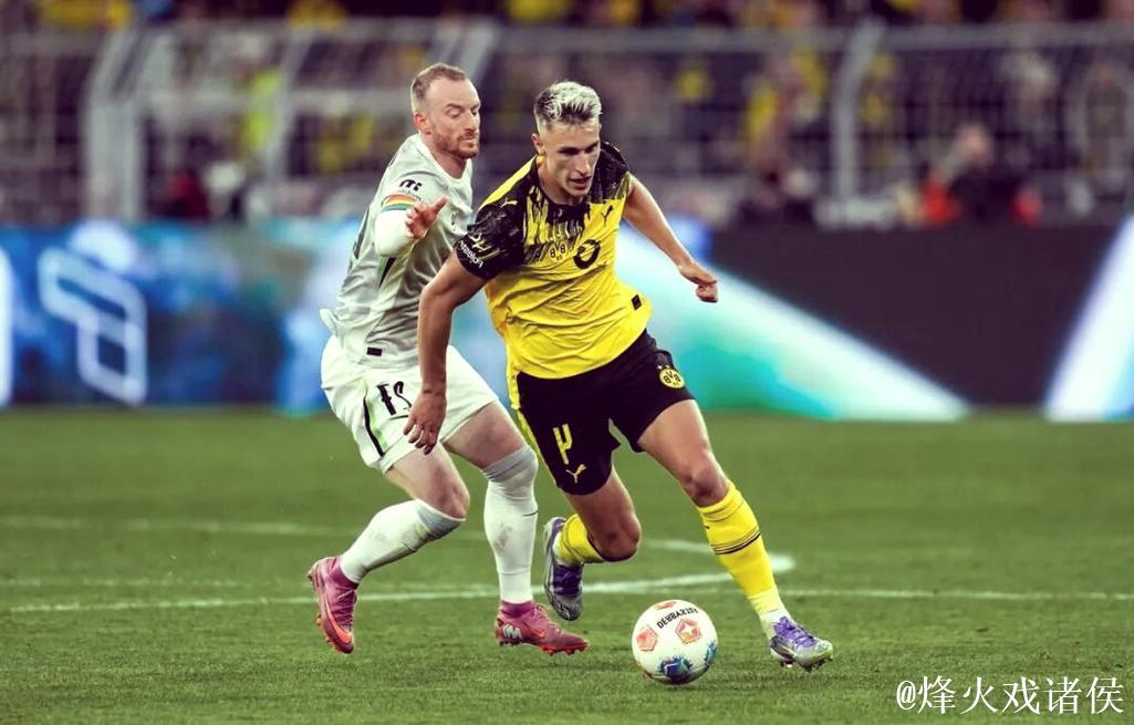 德媒:多特恐采取强硬态度,施洛特贝克期待豪门召唤 德媒:多特恐采取强硬态度,施洛特贝克期待豪门召唤