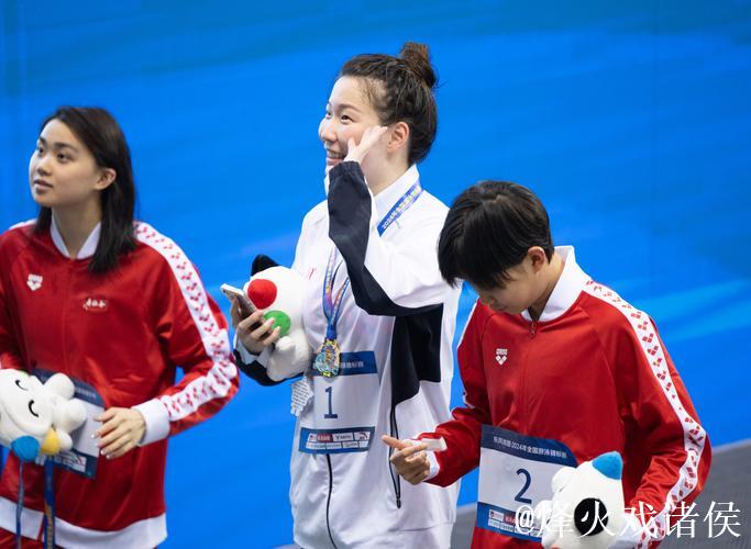 十五运会女子50米仰泳:万乐天夺冠,汪雪儿获亚军 十五运会女子50米仰泳:万乐天夺冠,汪雪儿获亚军